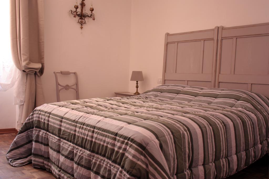 Affittacamere Arco Polinori Foligno Habitación foto